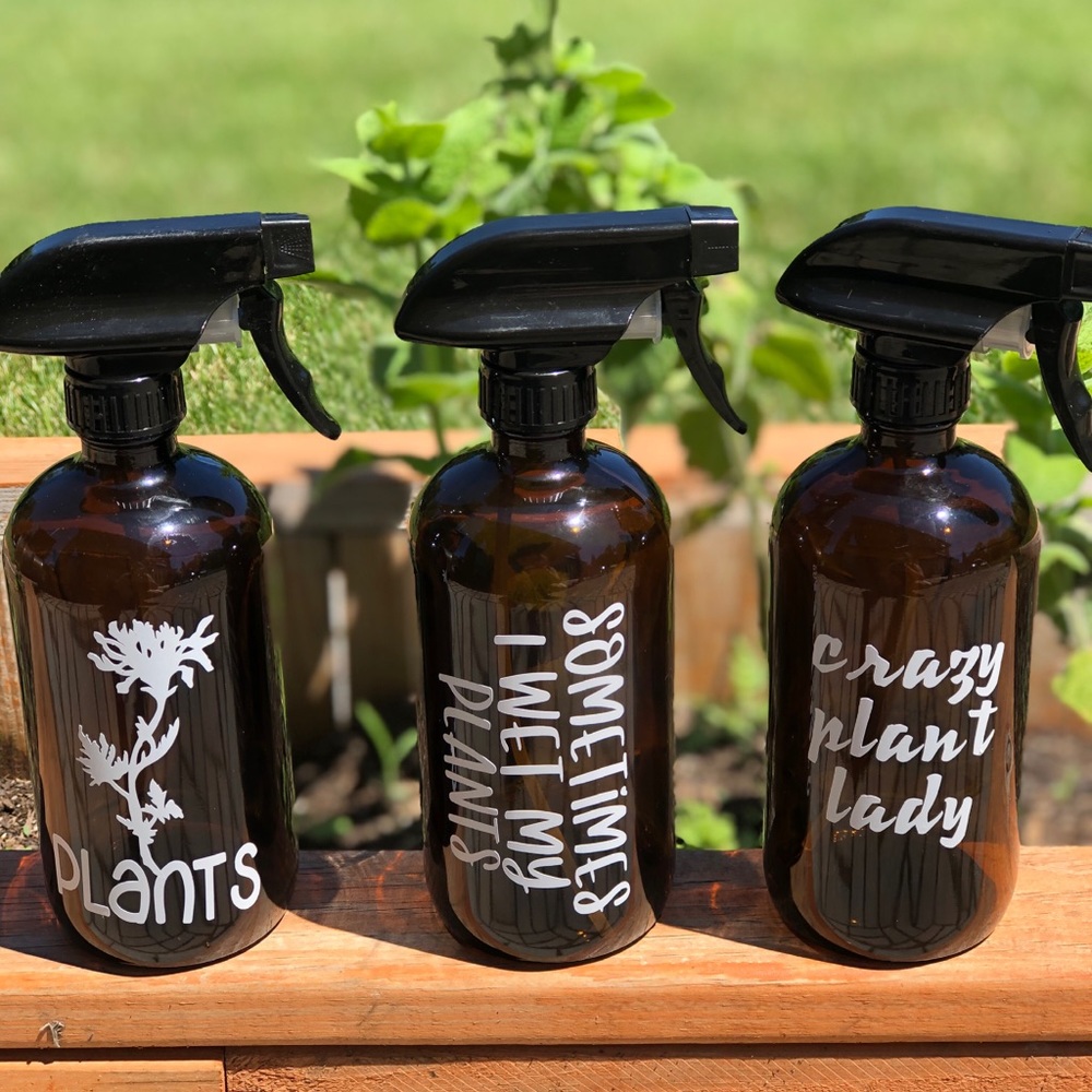 Glass amber spray bottle